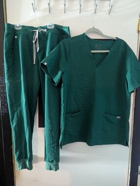 Figs Forest Green V-Neck Scrub Top & Drawstring Jogger Pants